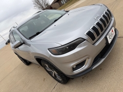 Used 2019  Jeep Cherokee 4d SUV 4WD Limited 3&period;2L at Rooster Auto Sales near Vinton&comma; IA