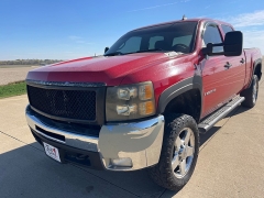 Used 2009  Chevrolet Silverado 2500 4WD Crew Cab LT at Rooster Auto Sales near Vinton, IA