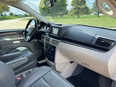 Used 2010 Volkswagen Routan 4dr Wgn SE at Rooster Auto Sales near Vinton, IA