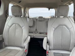 Used 2021  Chrysler Pacifica Touring L FWD at Rooster Auto Sales near Vinton&comma; IA