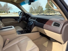 Used 2007  GMC Yukon XL 1500 SUV 4WD Denali at Rooster Auto Sales near Vinton&comma; IA