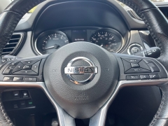 Used 2018 Nissan Rogue 4d SUV AWD SV at Rooster Auto Sales near Vinton, IA