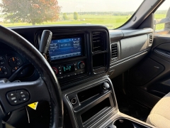 Used 2006  Chevrolet Silverado 2500 4WD Crew Cab HD LS at Rooster Auto Sales near Vinton&comma; IA