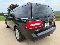 Used 2010  Lincoln Navigator L 4d SUV 4WD Elite at Rooster Auto Sales near Vinton&comma; IA