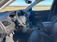Used 2019  Jeep Cherokee 4d SUV 4WD Limited 3&period;2L at Rooster Auto Sales near Vinton&comma; IA