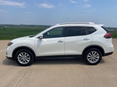 Used 2018 Nissan Rogue 4d SUV AWD SV at Rooster Auto Sales near Vinton, IA