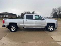 Used 2017  Chevrolet Silverado 1500 4WD Crew Cab LT at Rooster Auto Sales near Vinton&comma; IA