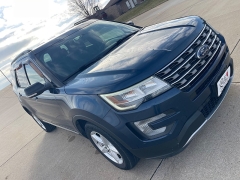Used 2017  Ford Explorer 4d SUV 4WD XLT at Rooster Auto Sales near Vinton&comma; IA