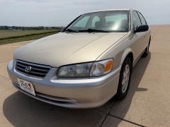 Used 2000  Toyota Camry 4d Sedan XLE at Rooster Auto Sales near Vinton&comma; IA