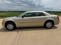 Used 2006  Chrysler 300 4d Sedan Base at Rooster Auto Sales near Vinton&comma; IA