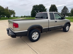Used 2002 Chevrolet S10 Pickup 4WD Ext Cab at Rooster Auto Sales near Vinton, IA