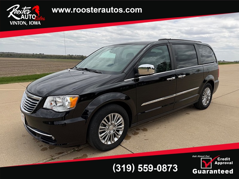 2016 Chrysler Town & Country Anniversary Edition's photo