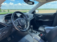 Used 2019 Jeep Cherokee 4d SUV 4WD Latitude Plus 3.2L at Rooster Auto Sales near Vinton, IA