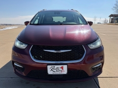 Used 2021  Chrysler Pacifica Touring L FWD at Rooster Auto Sales near Vinton&comma; IA