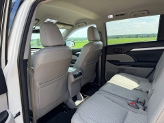 Used 2014  Toyota Highlander 4d SUV AWD LE Plus at Rooster Auto Sales near Vinton&comma; IA