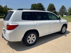 Used 2010 Toyota Highlander 4d SUV AWD SE at Rooster Auto Sales near Vinton, IA