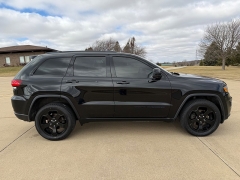 Used 2019  Jeep Grand Cherokee 4d SUV 4WD Laredo Upland at Rooster Auto Sales near Vinton&comma; IA