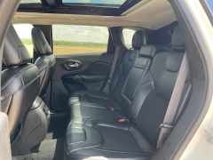 Used 2019 Jeep Cherokee 4d SUV 4WD Latitude Plus 3.2L at Rooster Auto Sales near Vinton, IA
