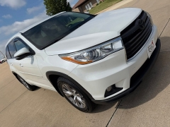 Used 2014  Toyota Highlander 4d SUV AWD LE Plus at Rooster Auto Sales near Vinton&comma; IA