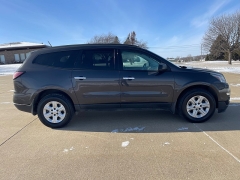 Used 2016  Chevrolet Traverse 4d SUV AWD LS at Rooster Auto Sales near Vinton&comma; IA
