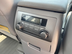 Used 2010 Toyota Highlander 4d SUV AWD SE at Rooster Auto Sales near Vinton, IA
