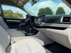 Used 2014  Toyota Highlander 4d SUV AWD LE Plus at Rooster Auto Sales near Vinton&comma; IA