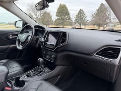 Used 2019  Jeep Cherokee 4d SUV 4WD Limited 3&period;2L at Rooster Auto Sales near Vinton&comma; IA