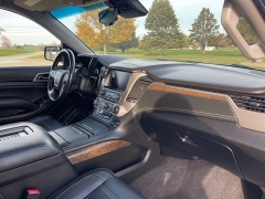 Used 2019  GMC Yukon XL 4d SUV 4WD Denali at Rooster Auto Sales near Vinton&comma; IA