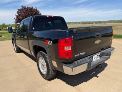 Used 2009  Chevrolet Silverado 1500 4WD Crew Cab LT at Rooster Auto Sales near Vinton&comma; IA