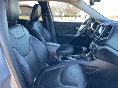 Used 2019  Jeep Cherokee 4d SUV 4WD Limited 3&period;2L at Rooster Auto Sales near Vinton&comma; IA