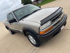 Used 2002 Chevrolet S10 Pickup 4WD Ext Cab at Rooster Auto Sales near Vinton, IA