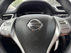 Used 2014  Nissan Rogue 4d SUV AWD SL at Rooster Auto Sales near Vinton&comma; IA