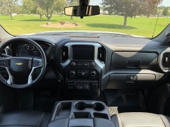 Used 2021  Chevrolet Silverado 1500 4WD Crew Cab 147" LT at Rooster Auto Sales near Vinton&comma; IA