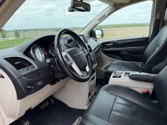 Used 2016  Chrysler Town & Country 4d Wagon Touring L at Rooster Auto Sales near Vinton&comma; IA