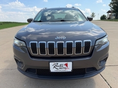 Used 2019  Jeep Cherokee 4d SUV 4WD Latitude Plus Altitude 2&period;4L at Rooster Auto Sales near Vinton&comma; IA