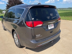 Used 2017 Chrysler Pacifica 4d Wagon Limited at Rooster Auto Sales near Vinton, IA