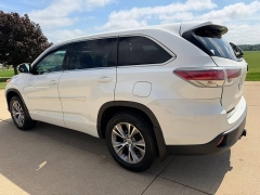 Used 2014  Toyota Highlander 4d SUV AWD LE Plus at Rooster Auto Sales near Vinton&comma; IA