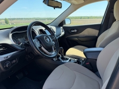 Used 2015  Jeep Cherokee 4d SUV FWD Latitude V6 at Rooster Auto Sales near Vinton&comma; IA