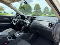 Used 2017  Nissan Rogue 4d SUV AWD S at Rooster Auto Sales near Vinton&comma; IA