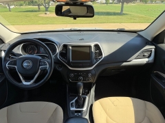 Used 2015  Jeep Cherokee 4d SUV FWD Latitude V6 at Rooster Auto Sales near Vinton&comma; IA