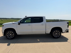 Used 2021  Chevrolet Silverado 1500 4WD Crew Cab 147" LT at Rooster Auto Sales near Vinton&comma; IA