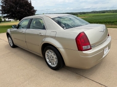 Used 2006  Chrysler 300 4d Sedan Base at Rooster Auto Sales near Vinton&comma; IA