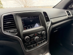 Used 2019  Jeep Grand Cherokee 4d SUV 4WD Laredo Upland at Rooster Auto Sales near Vinton&comma; IA