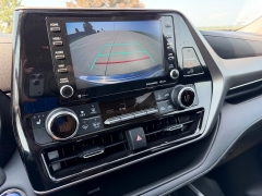Used 2022  Toyota Highlander Hybrid XLE AWD at Rooster Auto Sales near Vinton&comma; IA