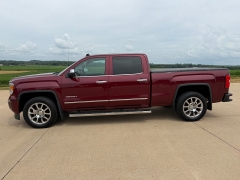 Used 2014  GMC Sierra 1500 4WD Crew Cab Denali at Rooster Auto Sales near Vinton&comma; IA