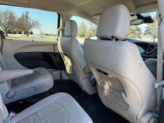 Used 2021  Chrysler Pacifica Touring L FWD at Rooster Auto Sales near Vinton&comma; IA