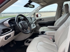 Used 2021  Chrysler Pacifica Touring L FWD at Rooster Auto Sales near Vinton&comma; IA