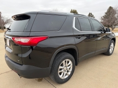 Used 2018  Chevrolet Traverse 4d SUV FWD LT Cloth w&sol;1LT at Rooster Auto Sales near Vinton&comma; IA