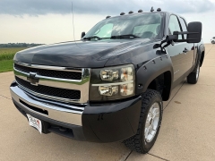 Used 2010  Chevrolet Silverado 1500 4WD Ext Cab LT at Rooster Auto Sales near Vinton&comma; IA