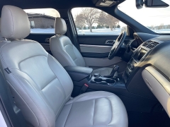 Used 2019  Ford Explorer 4d SUV 4WD XLT V6 at Rooster Auto Sales near Vinton, IA